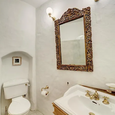 Historic Medieval House With Private Garden