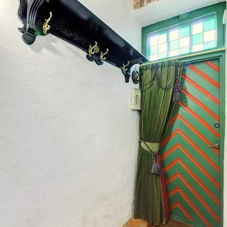 Historic Medieval House With Private Garden Apartman